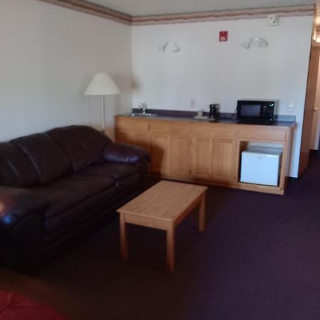 Fairbridge Inn & Suites Thorp מראה חיצוני תמונה