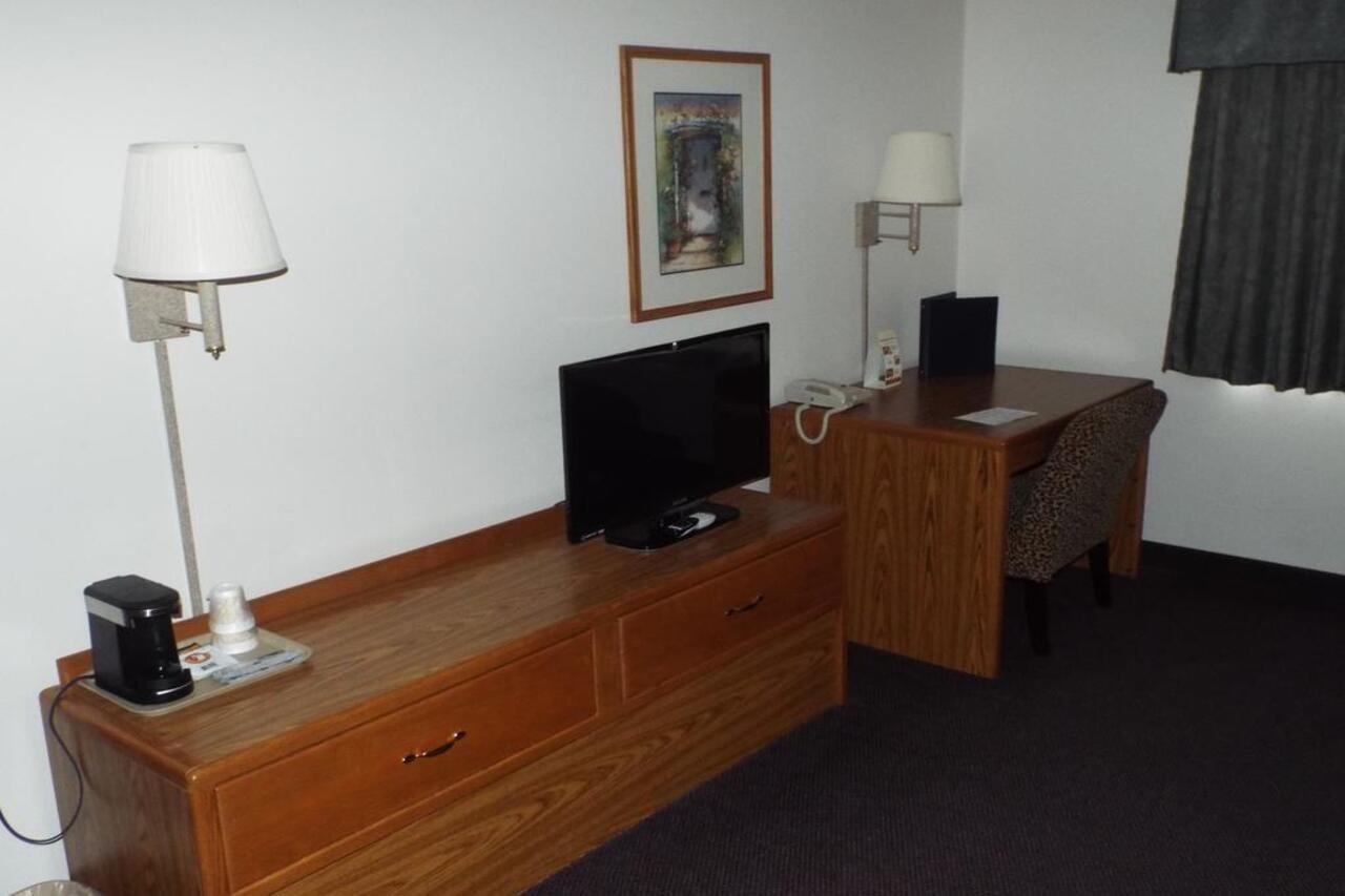 Fairbridge Inn & Suites Thorp מראה חיצוני תמונה