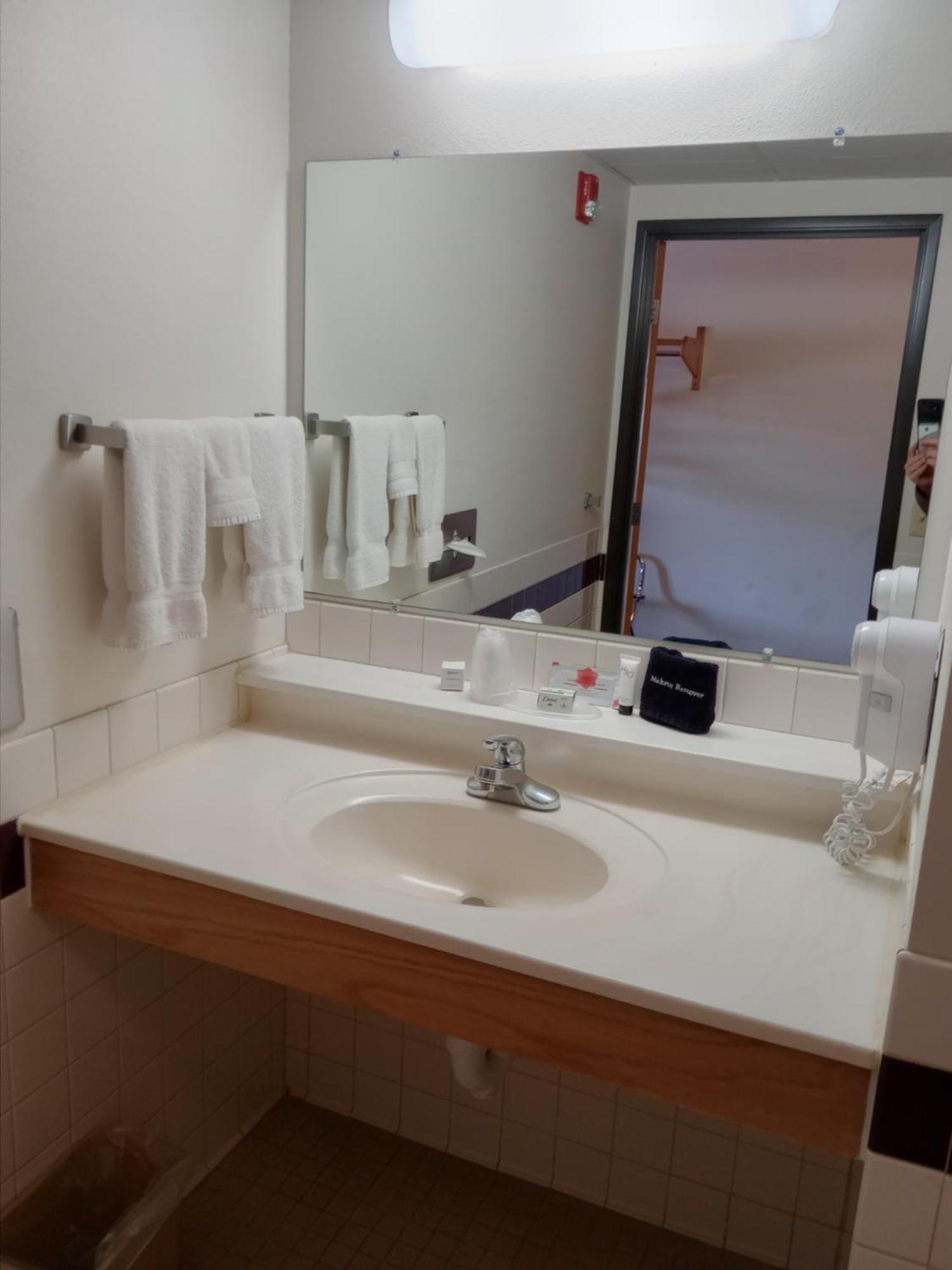 Fairbridge Inn & Suites Thorp מראה חיצוני תמונה
