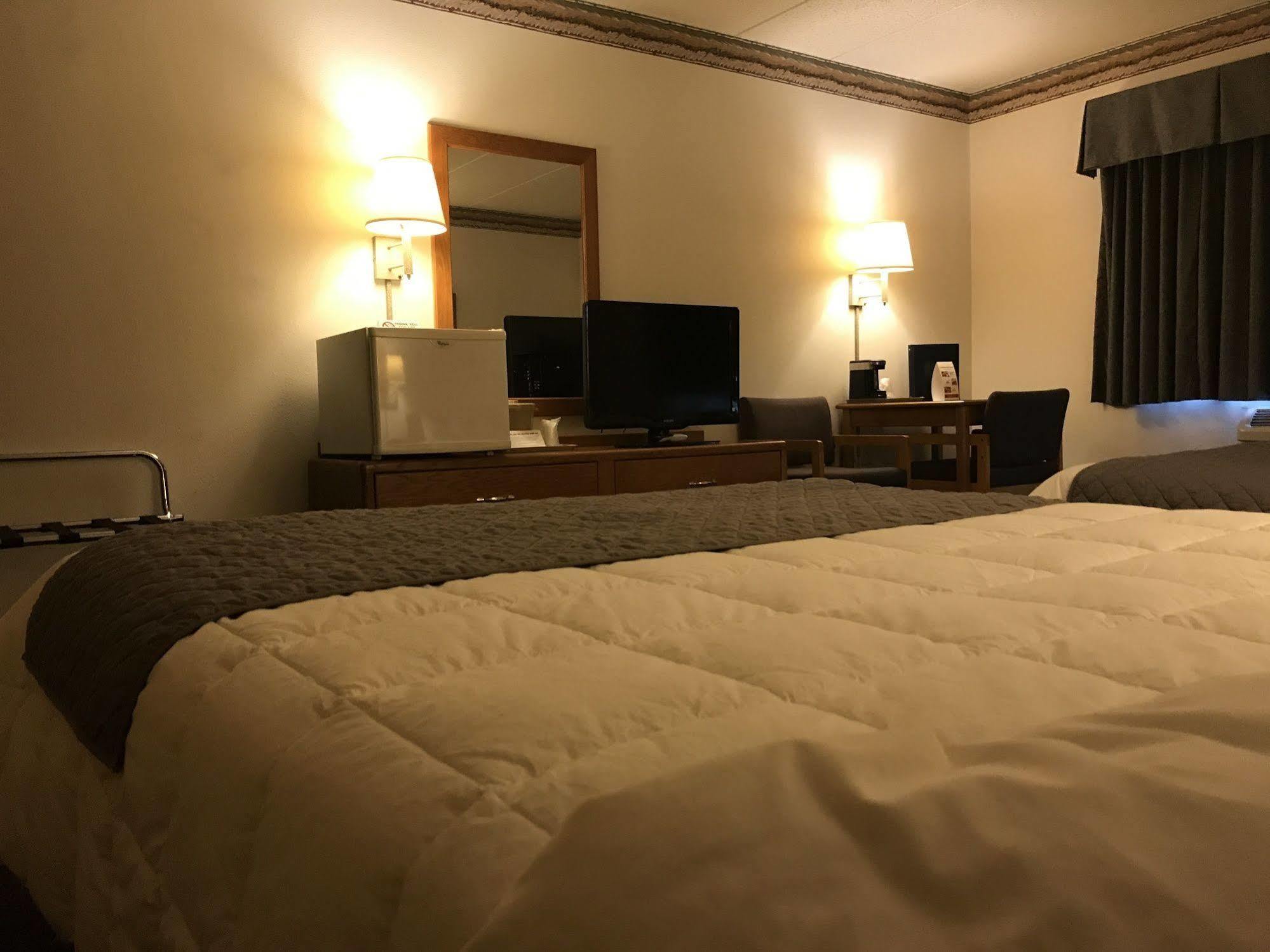 Fairbridge Inn & Suites Thorp מראה חיצוני תמונה