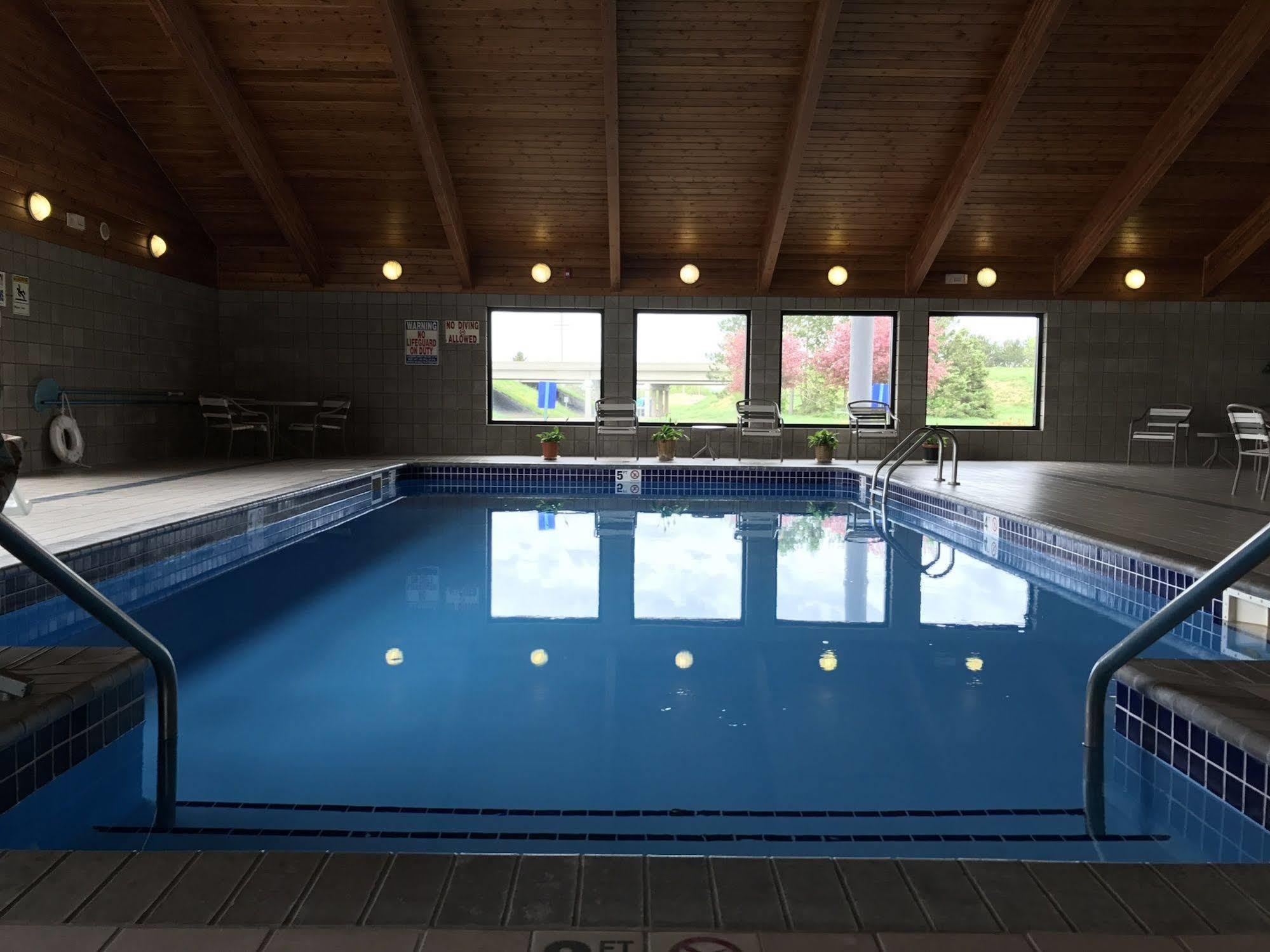 Fairbridge Inn & Suites Thorp מראה חיצוני תמונה